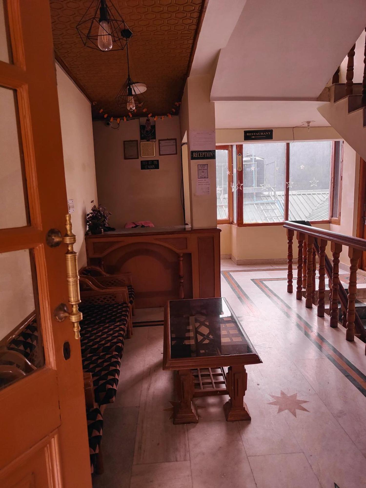 Hotel Arohi Vashist 외부 사진