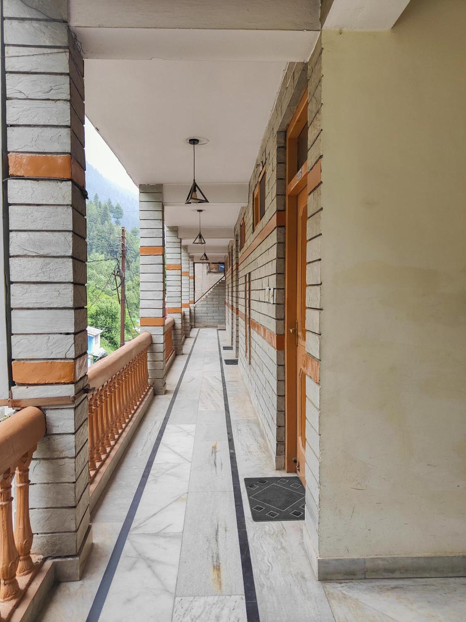 Hotel Arohi Vashist 외부 사진