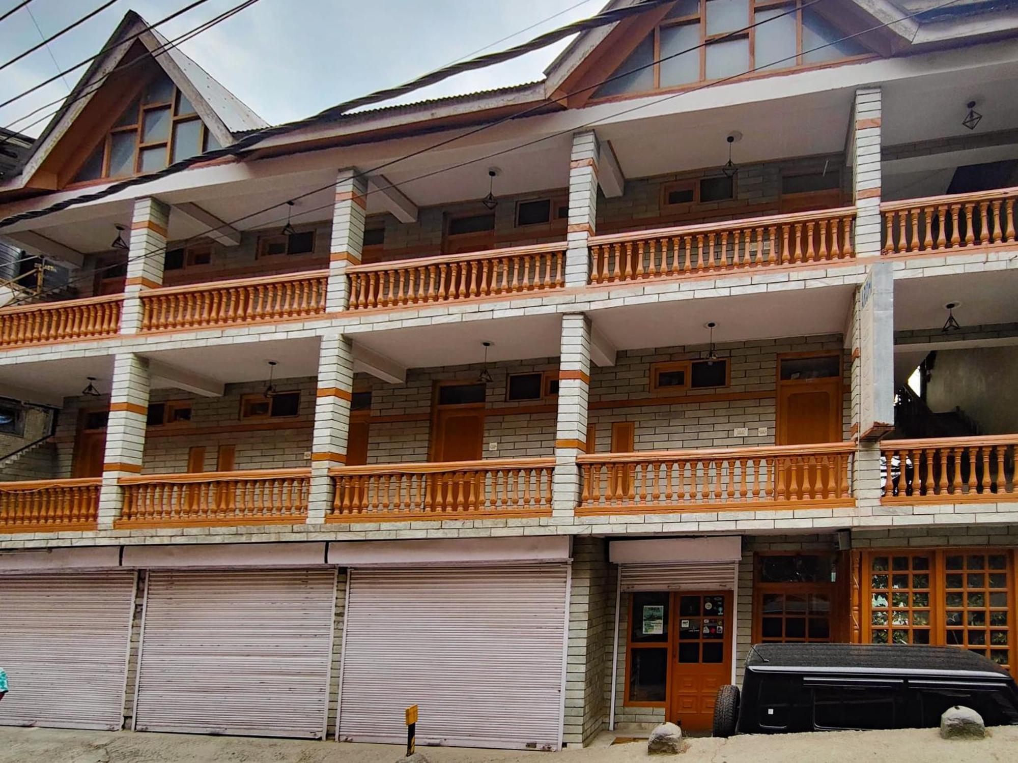 Hotel Arohi Vashist 외부 사진