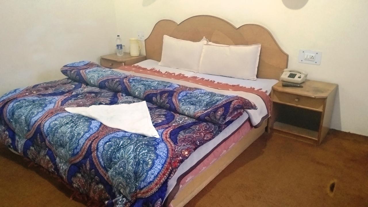 Hotel Arohi Vashist 외부 사진