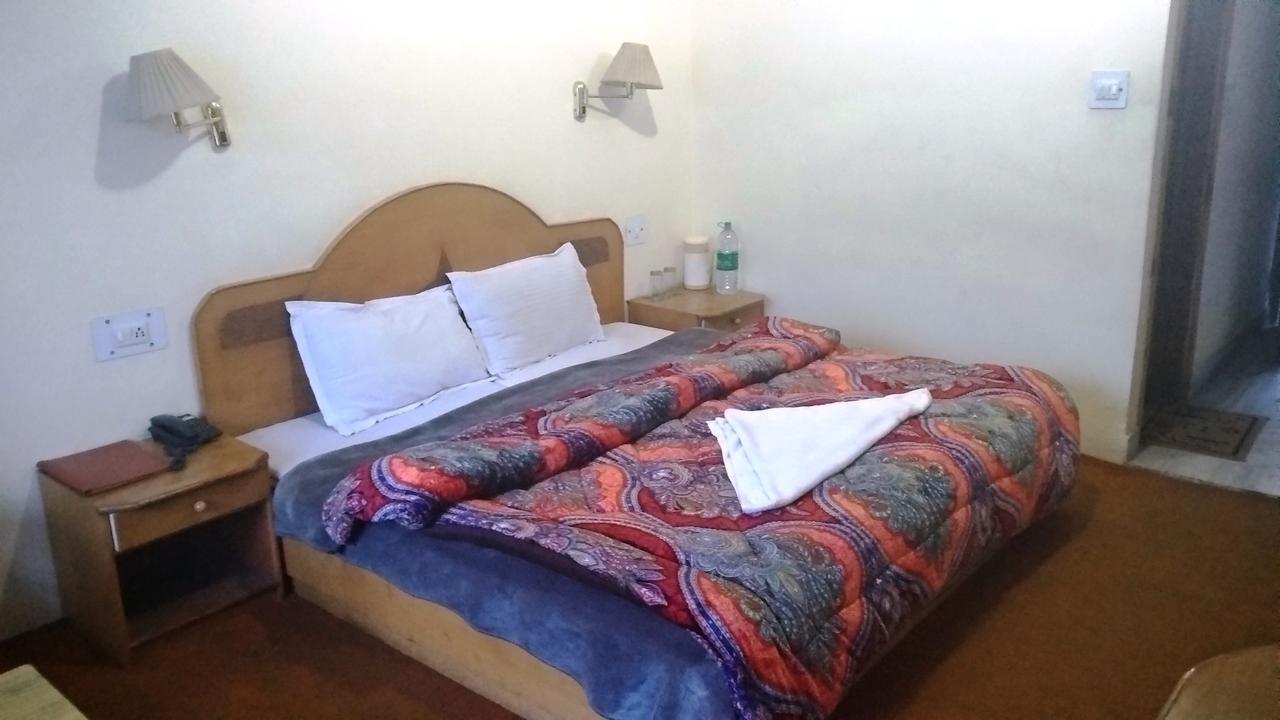 Hotel Arohi Vashist 외부 사진